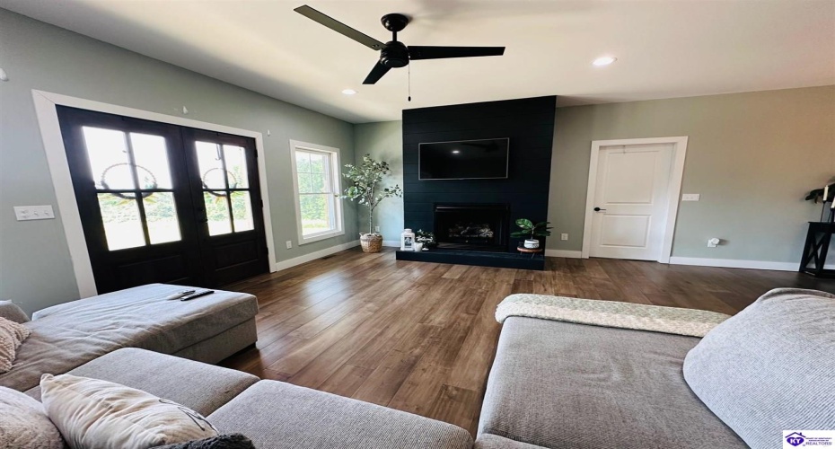 White Rose Road, Campbellsville, Kentucky 42718, ,2 BathroomsBathrooms,For Sale,White Rose Road,HK24002297