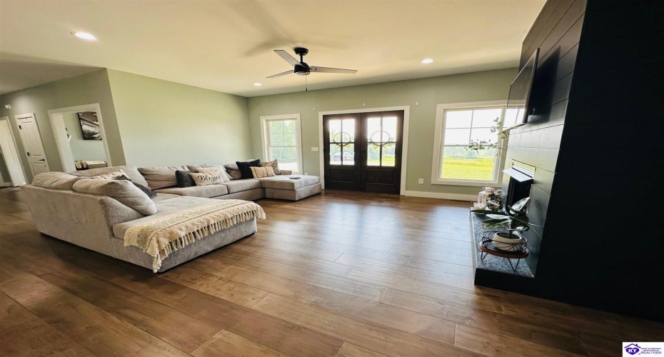 White Rose Road, Campbellsville, Kentucky 42718, ,2 BathroomsBathrooms,For Sale,White Rose Road,HK24002297