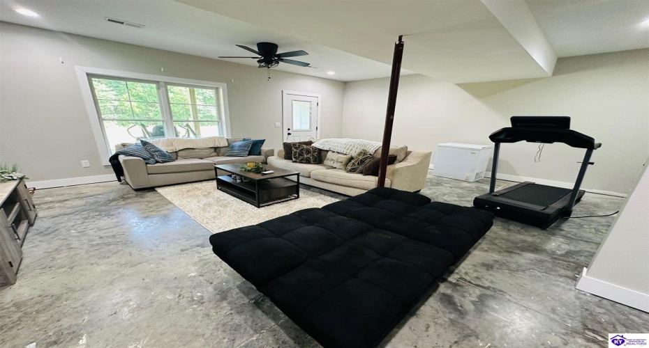 White Rose Road, Campbellsville, Kentucky 42718, ,2 BathroomsBathrooms,For Sale,White Rose Road,HK24002297