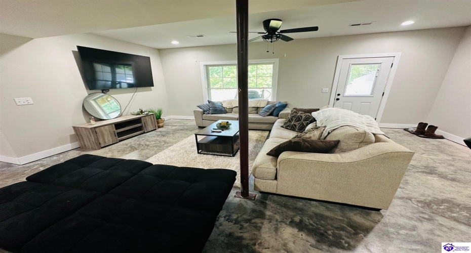 White Rose Road, Campbellsville, Kentucky 42718, ,2 BathroomsBathrooms,For Sale,White Rose Road,HK24002297