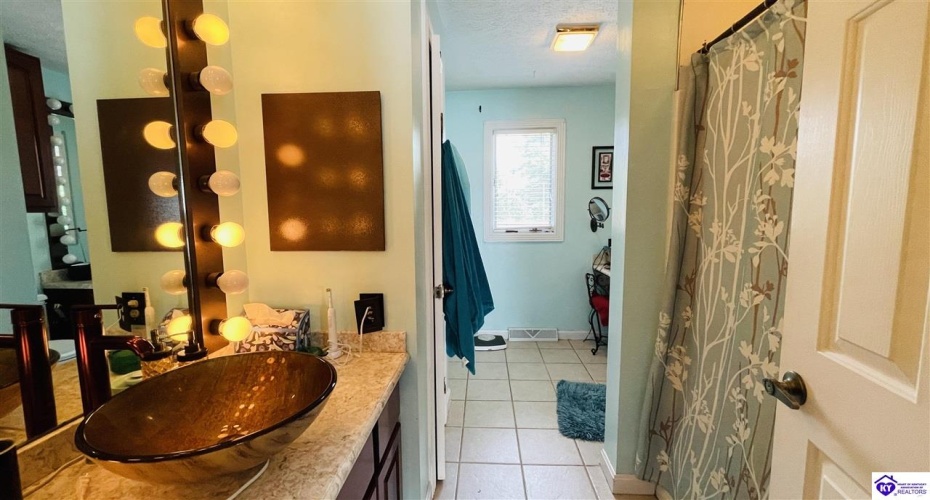 Beechwood Drive, Campbellsville, Kentucky 42718, ,3 BathroomsBathrooms,For Sale,Beechwood Drive,HK24002301