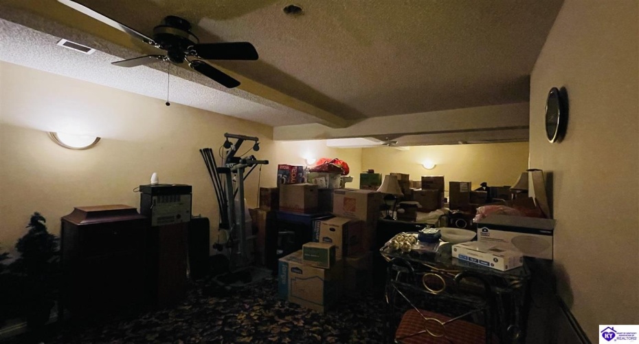 Beechwood Drive, Campbellsville, Kentucky 42718, ,3 BathroomsBathrooms,For Sale,Beechwood Drive,HK24002301