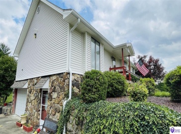 Beechwood Drive, Campbellsville, Kentucky 42718, ,3 BathroomsBathrooms,For Sale,Beechwood Drive,HK24002301