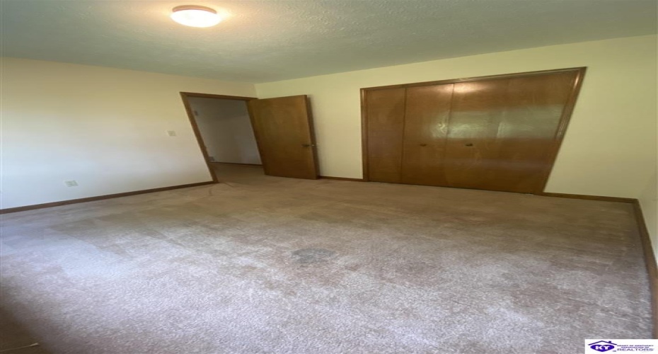 Landis Court, Radcliff, Kentucky 40160, ,3 BathroomsBathrooms,For Sale,Landis Court,HK24002310