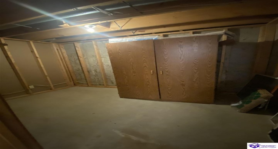 Landis Court, Radcliff, Kentucky 40160, ,3 BathroomsBathrooms,For Sale,Landis Court,HK24002310