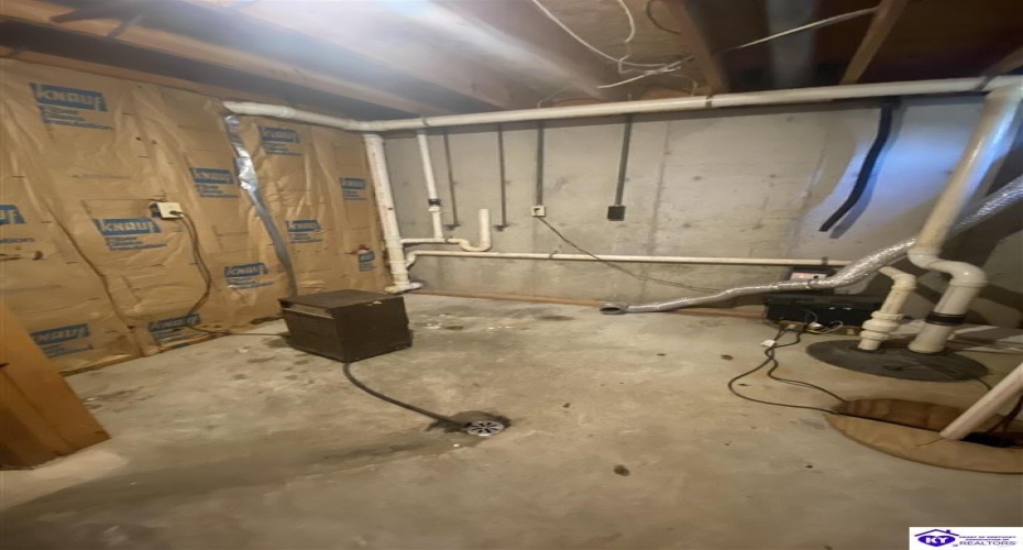 Landis Court, Radcliff, Kentucky 40160, ,3 BathroomsBathrooms,For Sale,Landis Court,HK24002310