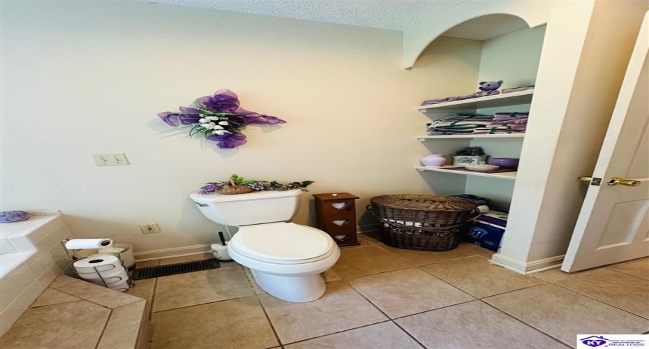 Tammie Trail, Campbellsville, Kentucky 42718, ,2 BathroomsBathrooms,For Sale,Tammie Trail,HK24002321