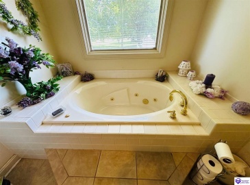 Tammie Trail, Campbellsville, Kentucky 42718, ,2 BathroomsBathrooms,For Sale,Tammie Trail,HK24002321