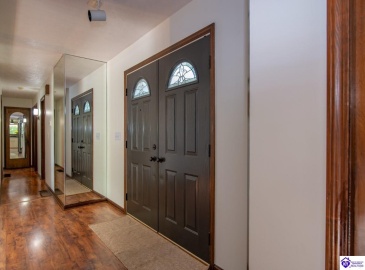 Ivy Court, Brandenburg, Kentucky 40108, ,4 BathroomsBathrooms,For Sale,Ivy Court,HK24002352