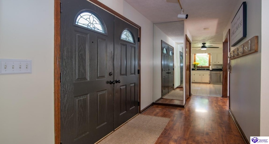 Ivy Court, Brandenburg, Kentucky 40108, ,4 BathroomsBathrooms,For Sale,Ivy Court,HK24002352