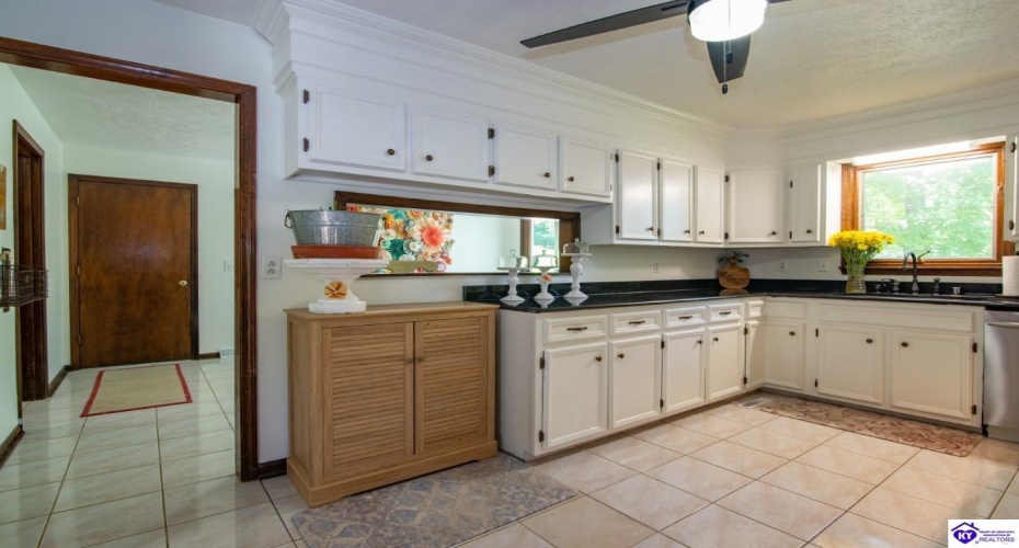 Ivy Court, Brandenburg, Kentucky 40108, ,4 BathroomsBathrooms,For Sale,Ivy Court,HK24002352