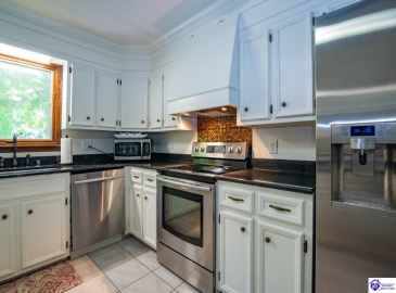 Ivy Court, Brandenburg, Kentucky 40108, ,4 BathroomsBathrooms,For Sale,Ivy Court,HK24002352