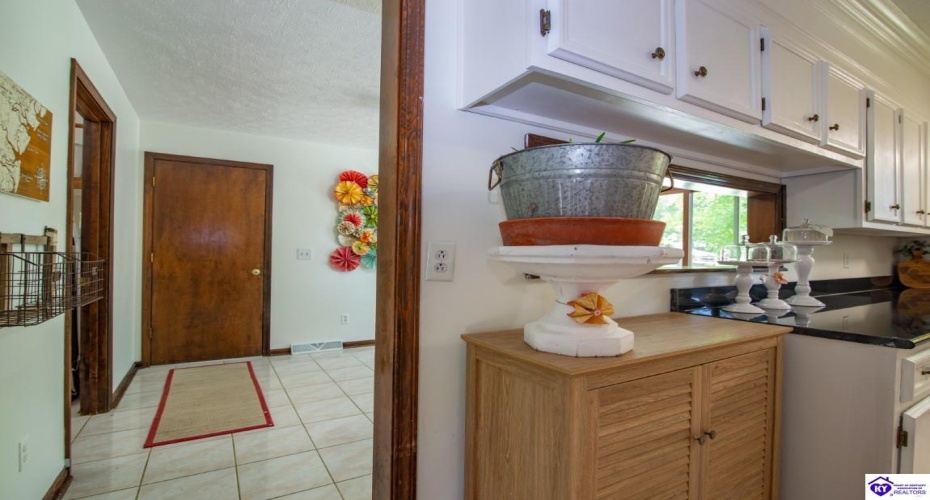 Ivy Court, Brandenburg, Kentucky 40108, ,4 BathroomsBathrooms,For Sale,Ivy Court,HK24002352