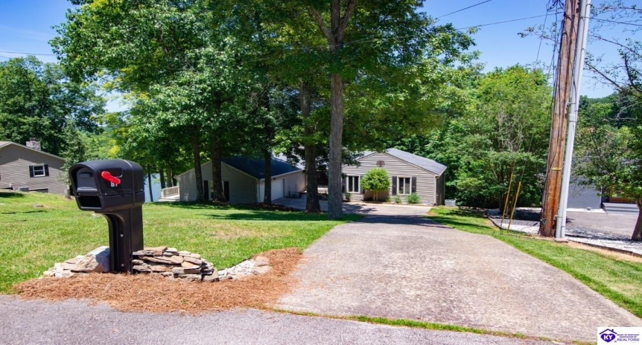 Ivy Court, Brandenburg, Kentucky 40108, ,4 BathroomsBathrooms,For Sale,Ivy Court,HK24002352