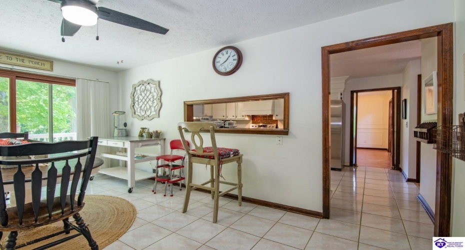 Ivy Court, Brandenburg, Kentucky 40108, ,4 BathroomsBathrooms,For Sale,Ivy Court,HK24002352