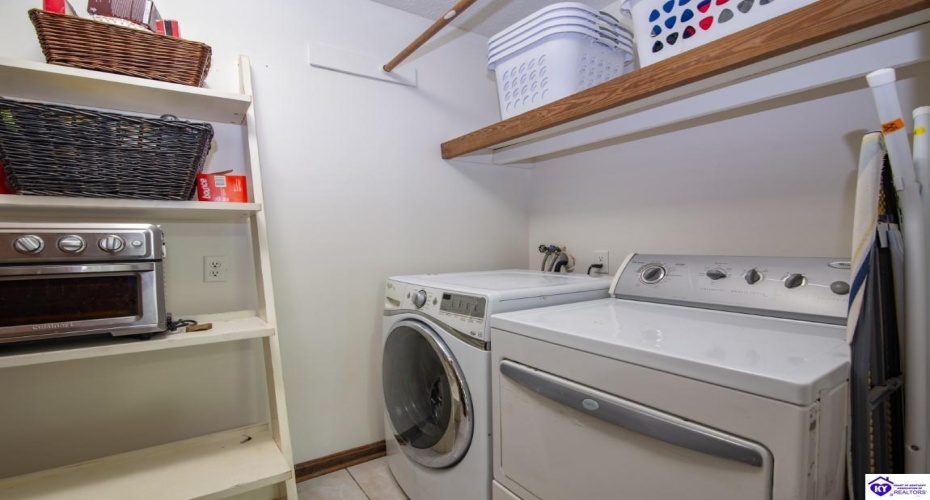 Ivy Court, Brandenburg, Kentucky 40108, ,4 BathroomsBathrooms,For Sale,Ivy Court,HK24002352