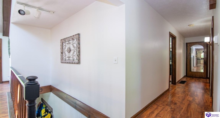 Ivy Court, Brandenburg, Kentucky 40108, ,4 BathroomsBathrooms,For Sale,Ivy Court,HK24002352