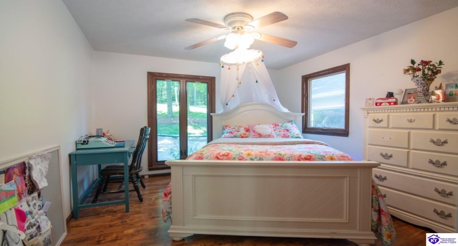 Ivy Court, Brandenburg, Kentucky 40108, ,4 BathroomsBathrooms,For Sale,Ivy Court,HK24002352