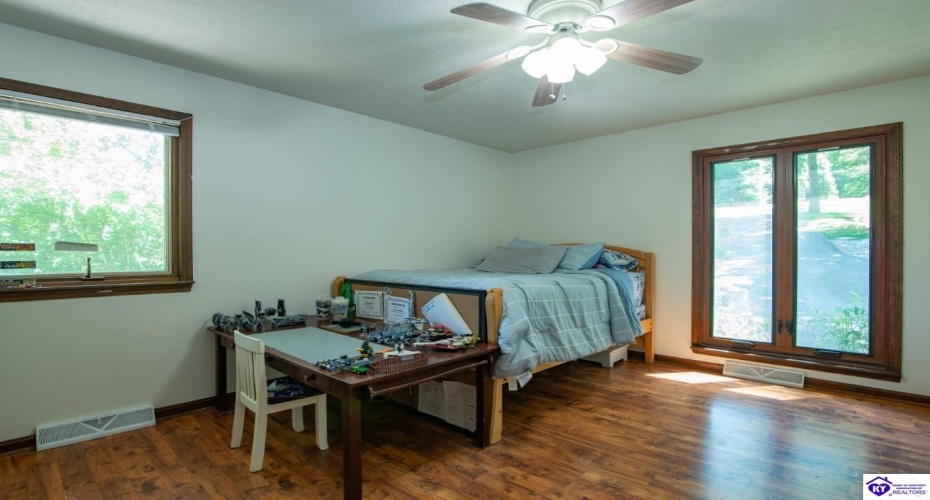 Ivy Court, Brandenburg, Kentucky 40108, ,4 BathroomsBathrooms,For Sale,Ivy Court,HK24002352