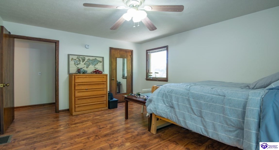 Ivy Court, Brandenburg, Kentucky 40108, ,4 BathroomsBathrooms,For Sale,Ivy Court,HK24002352