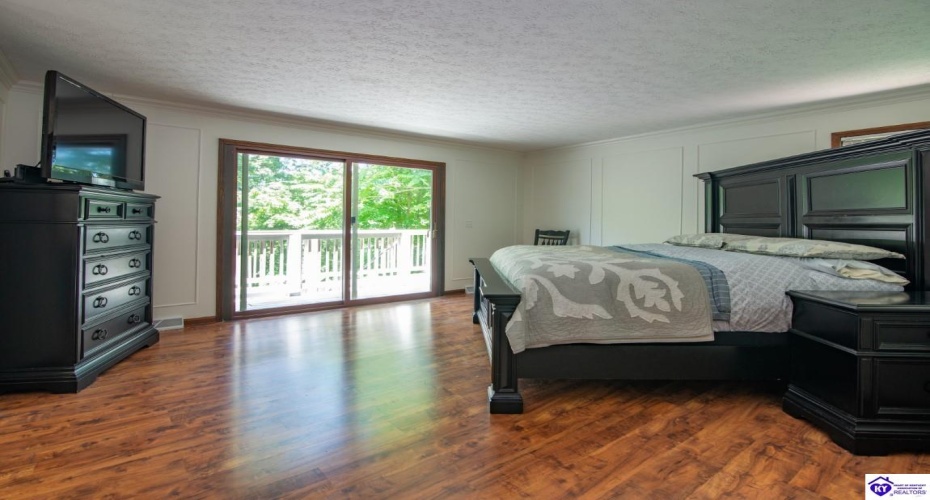 Ivy Court, Brandenburg, Kentucky 40108, ,4 BathroomsBathrooms,For Sale,Ivy Court,HK24002352