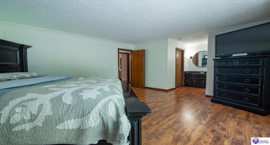 Ivy Court, Brandenburg, Kentucky 40108, ,4 BathroomsBathrooms,For Sale,Ivy Court,HK24002352