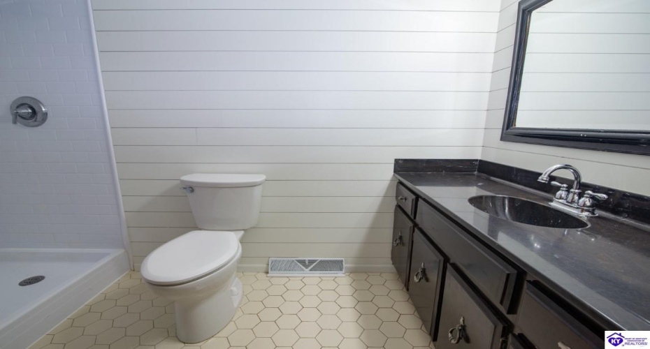 Ivy Court, Brandenburg, Kentucky 40108, ,4 BathroomsBathrooms,For Sale,Ivy Court,HK24002352