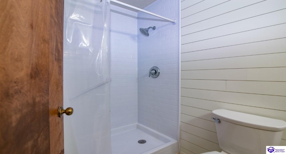 Ivy Court, Brandenburg, Kentucky 40108, ,4 BathroomsBathrooms,For Sale,Ivy Court,HK24002352