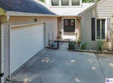 Ivy Court, Brandenburg, Kentucky 40108, ,4 BathroomsBathrooms,For Sale,Ivy Court,HK24002352