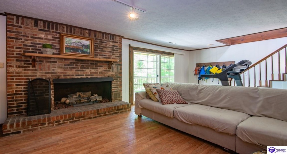 Ivy Court, Brandenburg, Kentucky 40108, ,4 BathroomsBathrooms,For Sale,Ivy Court,HK24002352