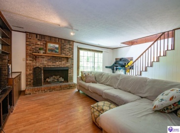 Ivy Court, Brandenburg, Kentucky 40108, ,4 BathroomsBathrooms,For Sale,Ivy Court,HK24002352