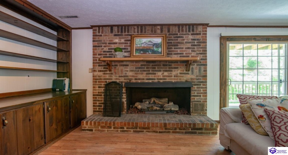 Ivy Court, Brandenburg, Kentucky 40108, ,4 BathroomsBathrooms,For Sale,Ivy Court,HK24002352