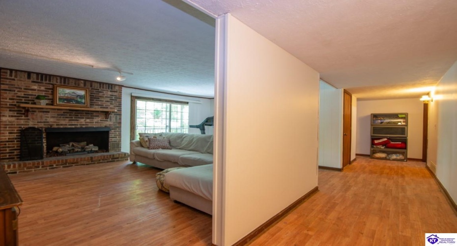 Ivy Court, Brandenburg, Kentucky 40108, ,4 BathroomsBathrooms,For Sale,Ivy Court,HK24002352