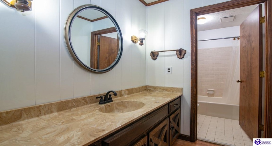 Ivy Court, Brandenburg, Kentucky 40108, ,4 BathroomsBathrooms,For Sale,Ivy Court,HK24002352