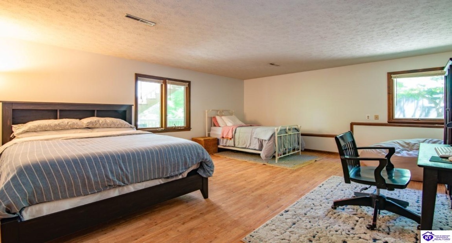 Ivy Court, Brandenburg, Kentucky 40108, ,4 BathroomsBathrooms,For Sale,Ivy Court,HK24002352