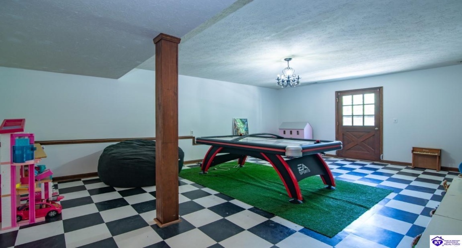 Ivy Court, Brandenburg, Kentucky 40108, ,4 BathroomsBathrooms,For Sale,Ivy Court,HK24002352