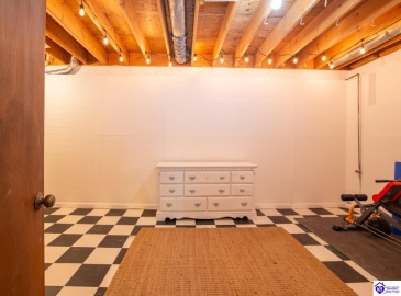 Ivy Court, Brandenburg, Kentucky 40108, ,4 BathroomsBathrooms,For Sale,Ivy Court,HK24002352