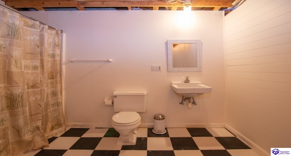 Ivy Court, Brandenburg, Kentucky 40108, ,4 BathroomsBathrooms,For Sale,Ivy Court,HK24002352