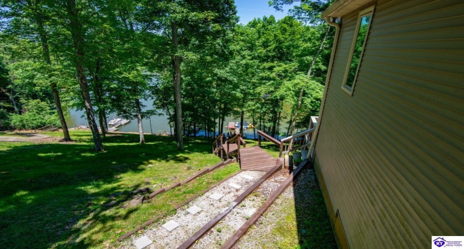 Ivy Court, Brandenburg, Kentucky 40108, ,4 BathroomsBathrooms,For Sale,Ivy Court,HK24002352