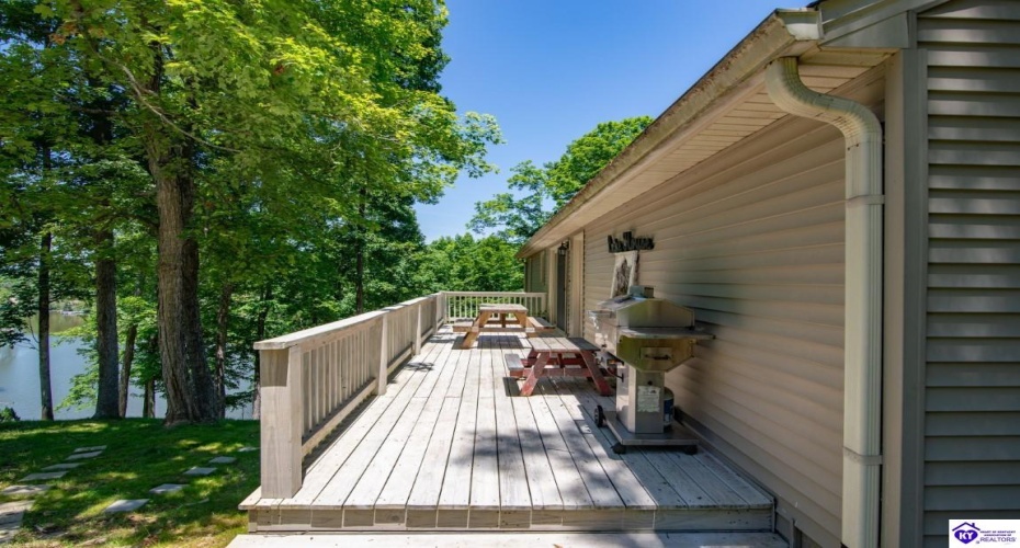 Ivy Court, Brandenburg, Kentucky 40108, ,4 BathroomsBathrooms,For Sale,Ivy Court,HK24002352