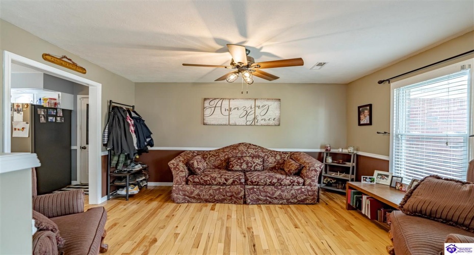 Sunbeam Road, Leitchfield, Kentucky 42754, ,3 BathroomsBathrooms,For Sale,Sunbeam Road,HK24002378