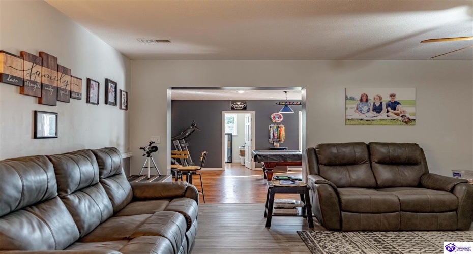 Sunbeam Road, Leitchfield, Kentucky 42754, ,3 BathroomsBathrooms,For Sale,Sunbeam Road,HK24002378