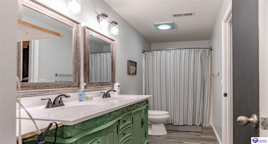 Sunbeam Road, Leitchfield, Kentucky 42754, ,3 BathroomsBathrooms,For Sale,Sunbeam Road,HK24002378