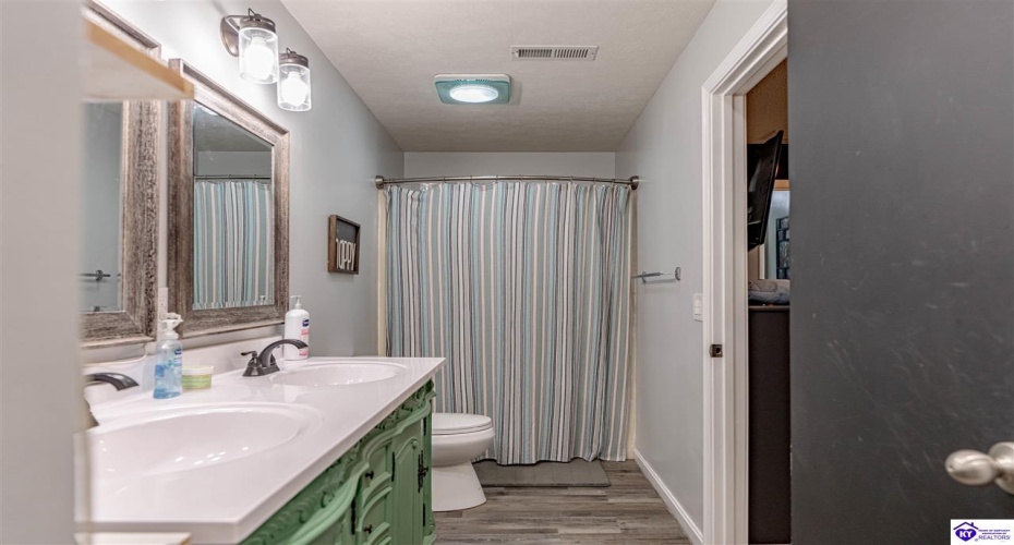 Sunbeam Road, Leitchfield, Kentucky 42754, ,3 BathroomsBathrooms,For Sale,Sunbeam Road,HK24002378