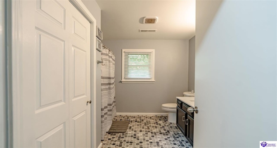 Sunbeam Road, Leitchfield, Kentucky 42754, ,3 BathroomsBathrooms,For Sale,Sunbeam Road,HK24002378
