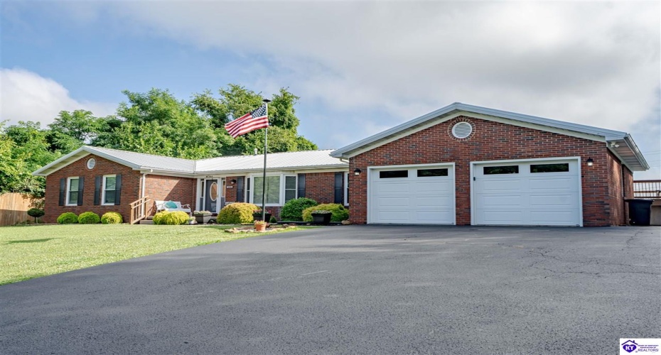 Sunbeam Road, Leitchfield, Kentucky 42754, ,3 BathroomsBathrooms,For Sale,Sunbeam Road,HK24002378