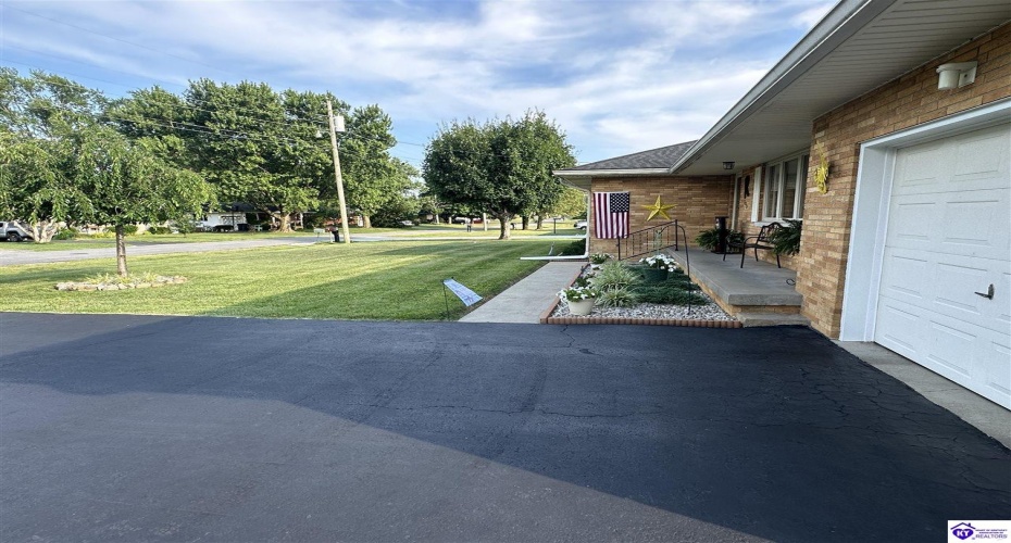 Jan Street, Campbellsville, Kentucky 42718, ,2 BathroomsBathrooms,For Sale,Jan Street,HK24002395