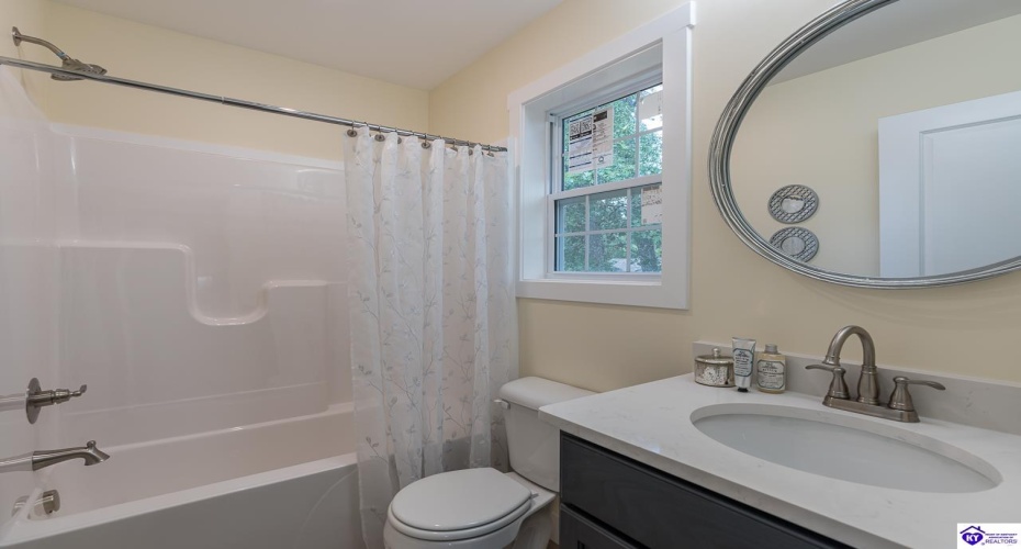 Tuscany Court, Radcliff, Kentucky 40160, ,3 BathroomsBathrooms,For Sale,Tuscany Court,HK24002407