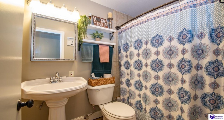 Cherrywood Drive, Radcliff, Kentucky 40160, ,2 BathroomsBathrooms,For Sale,Cherrywood Drive,HK24002415