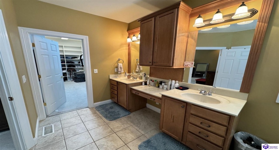 Freeman Lake Road, Elizabethtown, Kentucky 42701, ,5 BathroomsBathrooms,For Sale,Freeman Lake Road,HK24002463